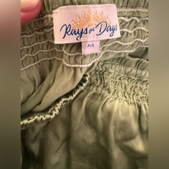 Rays For Day's Medium Green Dress. 💚⚡️ - Picture 7 of 7